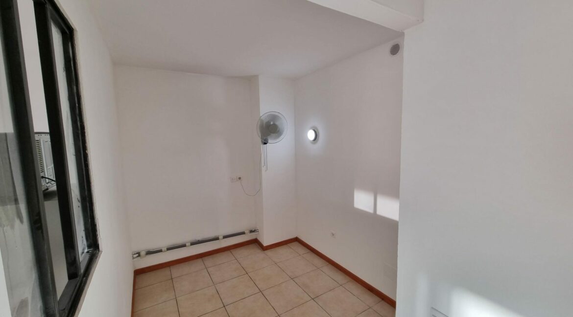 1761181221_LA1943_4_original